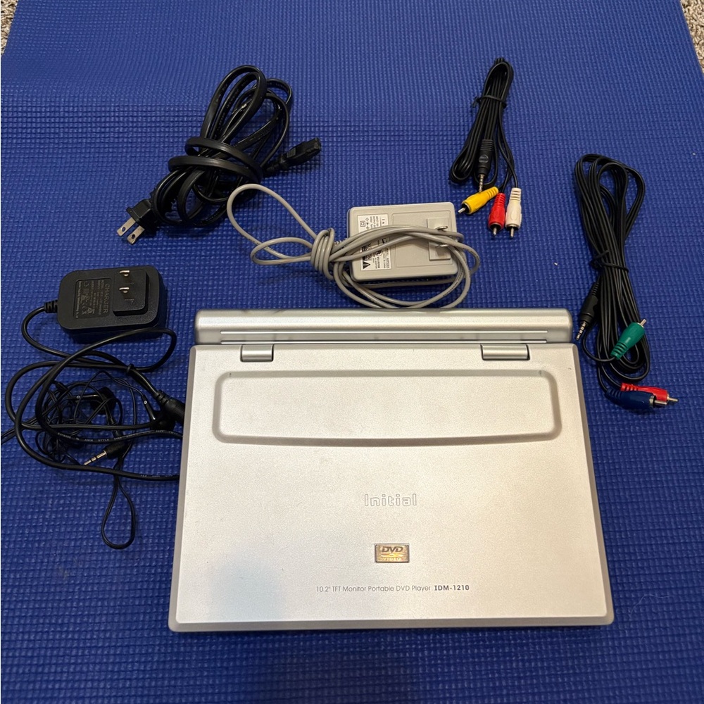 Initial IDM-1210 10.2"Portable DVD Player with Accessories